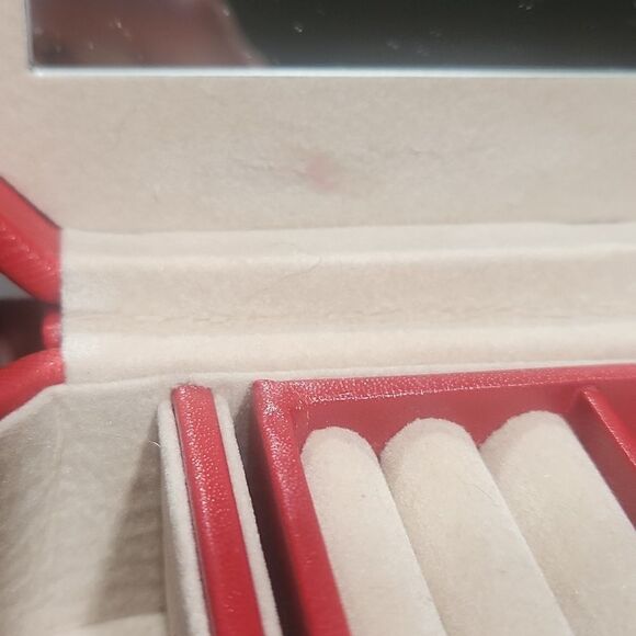 Vintage SM Faux Red Leather Heritage Wolf Travel Case - Picture 6 of 7